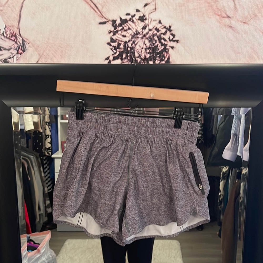 Lulu lemon running shorts w built in under garment.